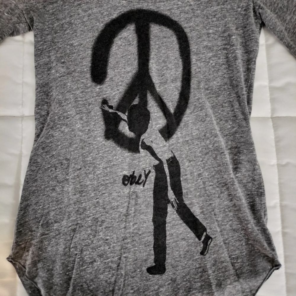 Obey Top - Picture 2 of 4